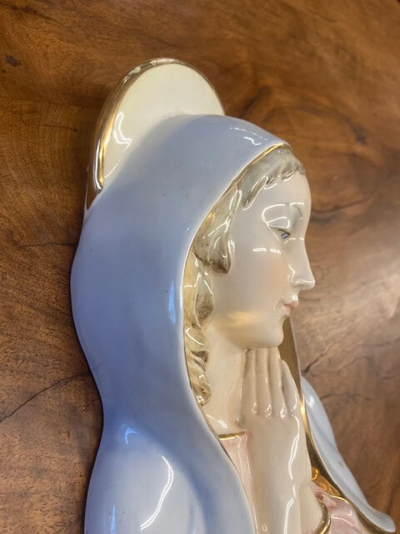 Madonna in ceramica con rifiniture oro, anni '50 6