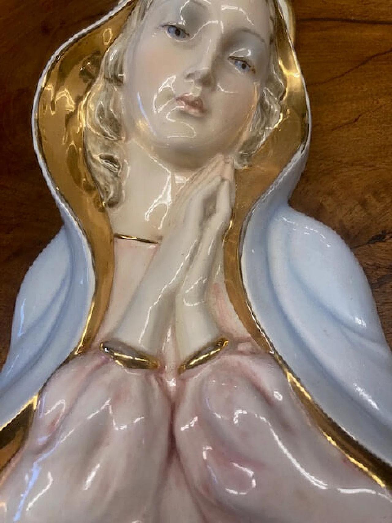 Madonna in ceramica con rifiniture oro, anni '50 8