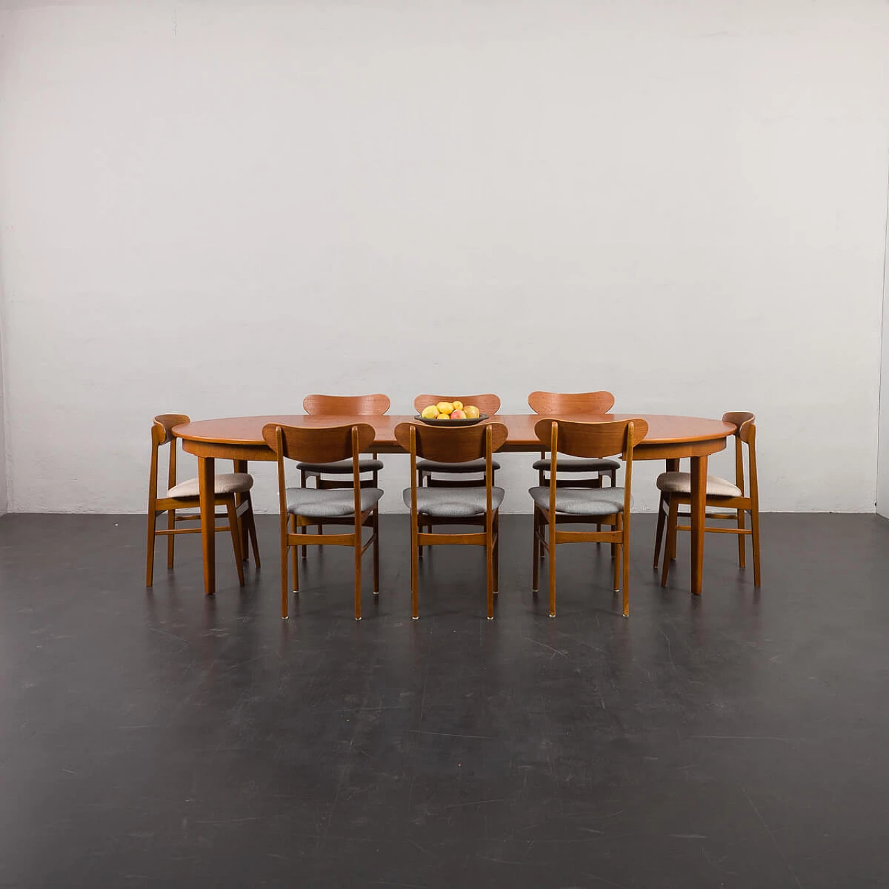 Danish extra-long round extending table, 1960s 3