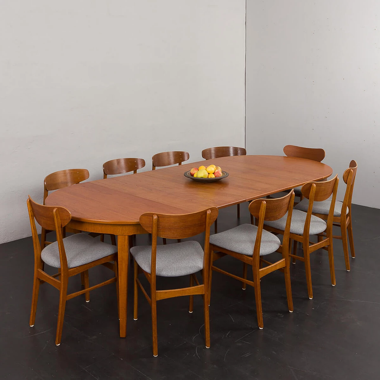 Danish extra-long round extending table, 1960s 5