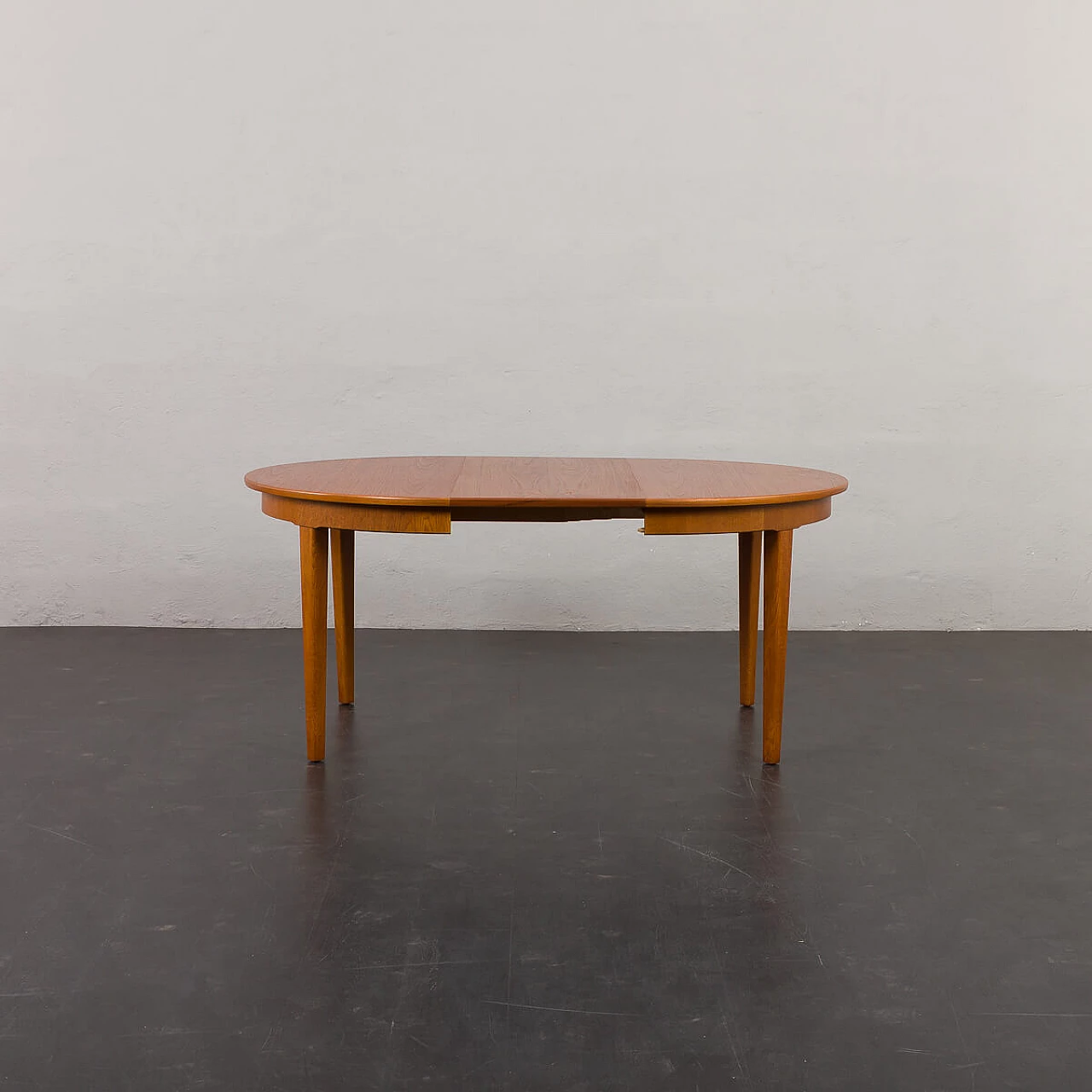 Danish extra-long round extending table, 1960s 10