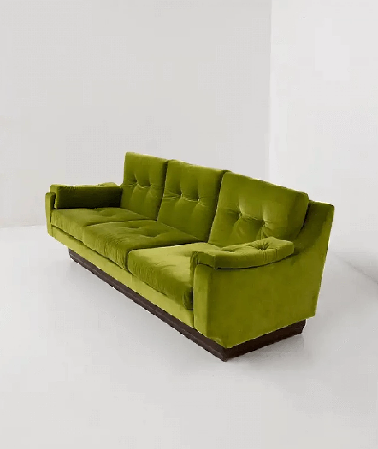 Sofa in green velvet and wood, 1950s 2