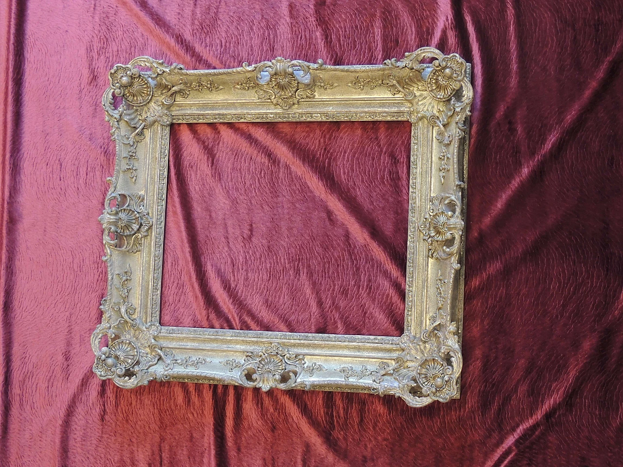 Carved and gilded wooden frame, 1830 1