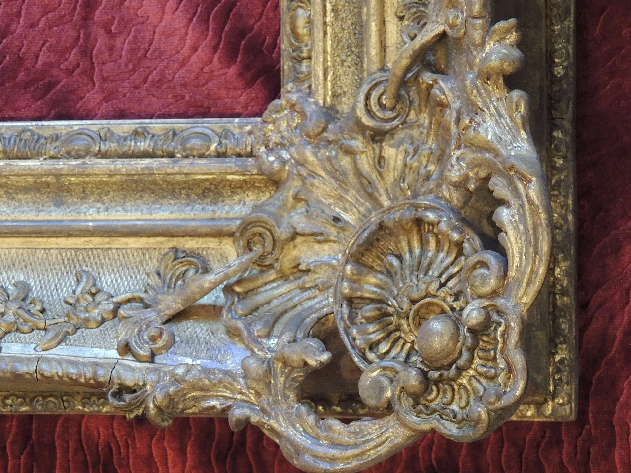 Carved and gilded wooden frame, 1830 4