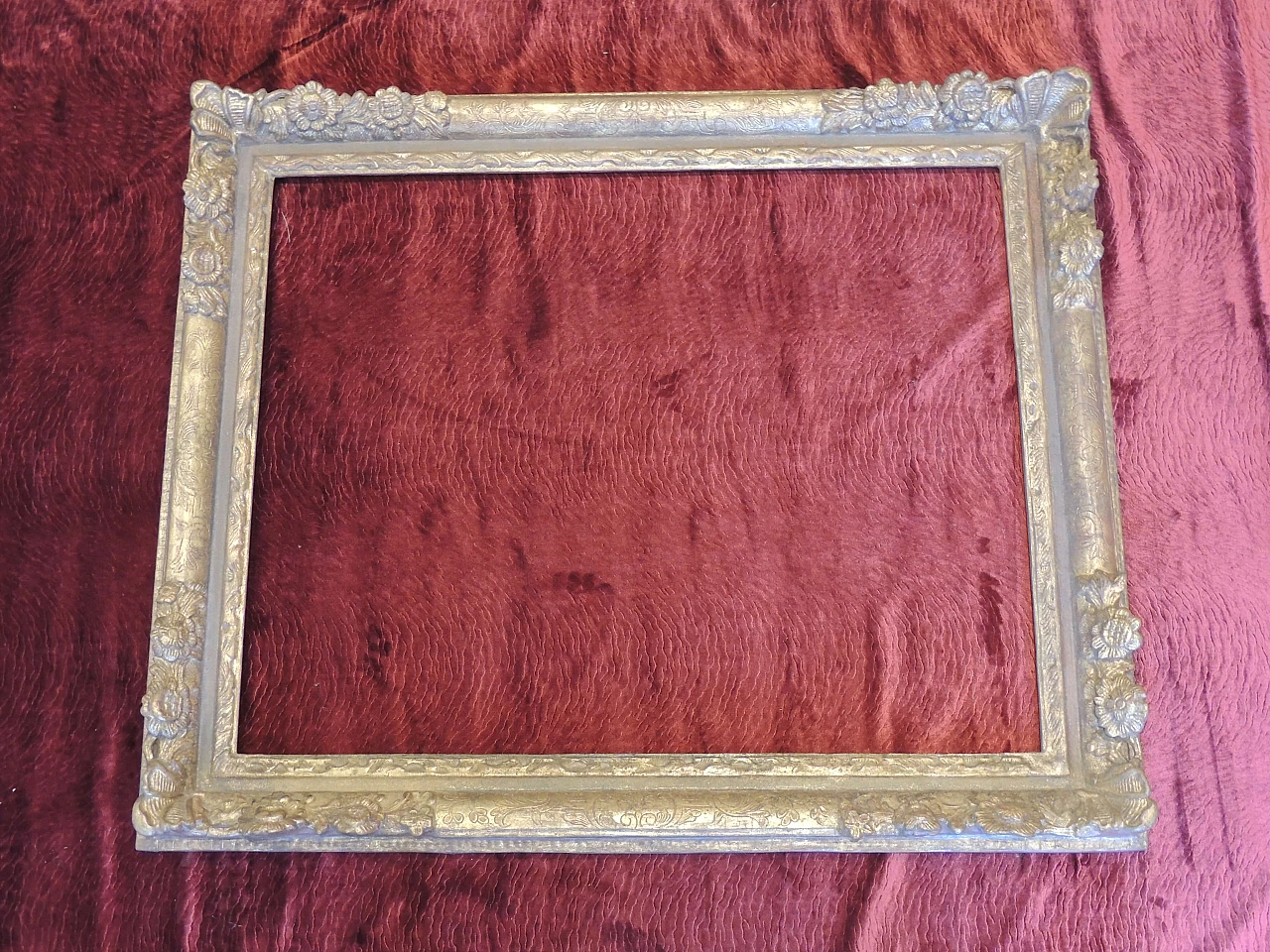 Carved and gilded Louis XIV frame, late 17th century 9