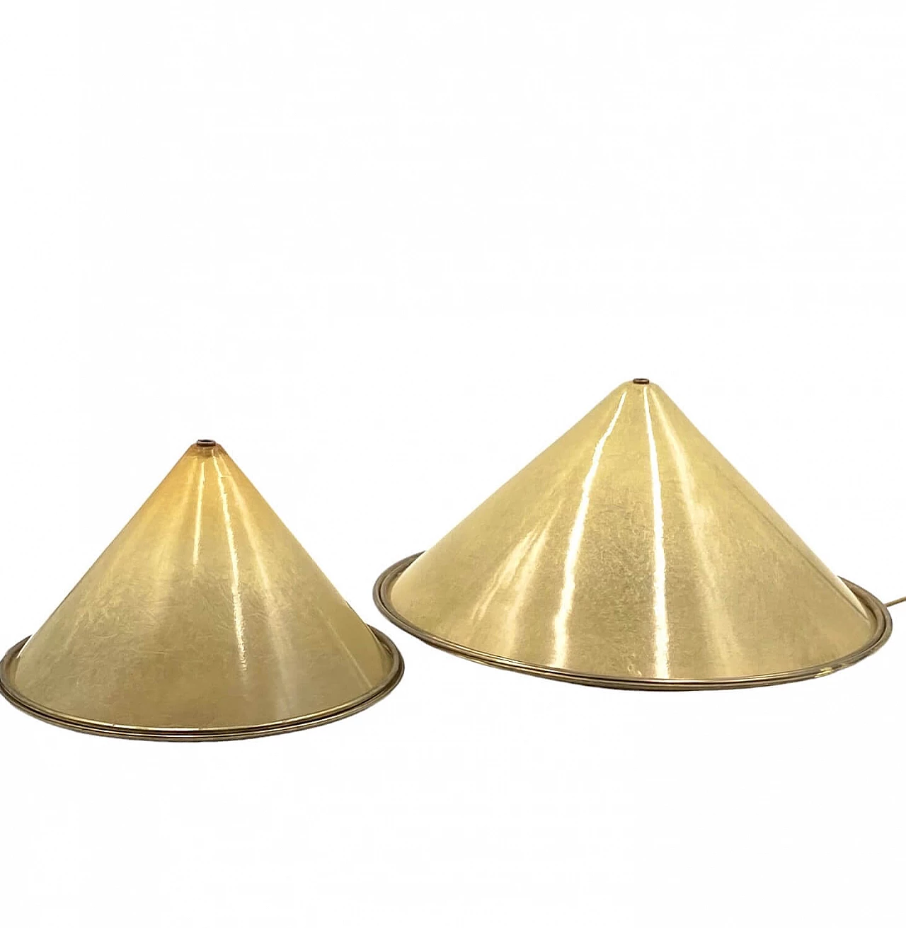 Pair of conic shaped fiberglass and brass table lamps, 1970s 2