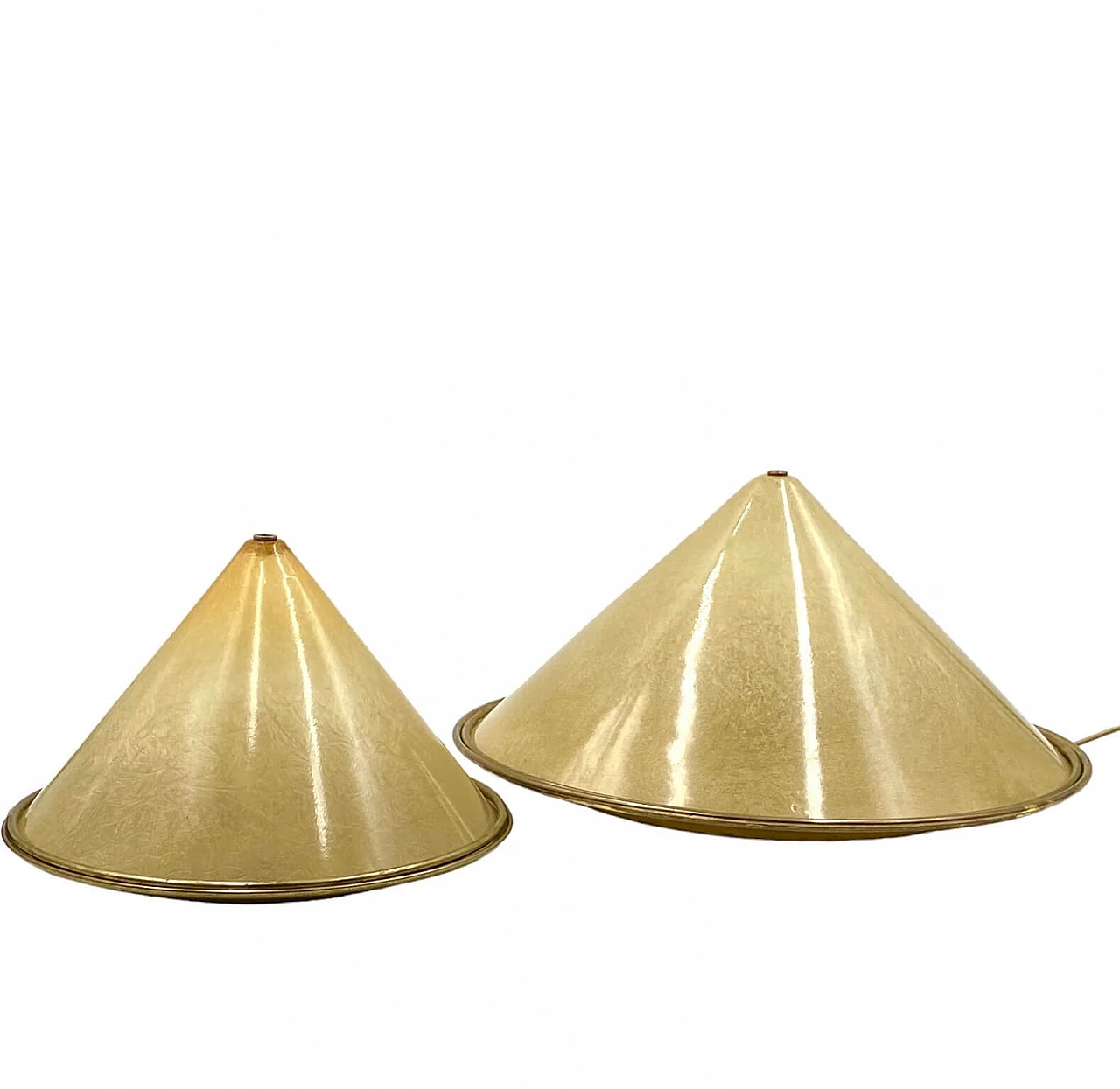 Coppia di lampade da tavolo di forma conica in vetroresina e ottone, anni '70 3