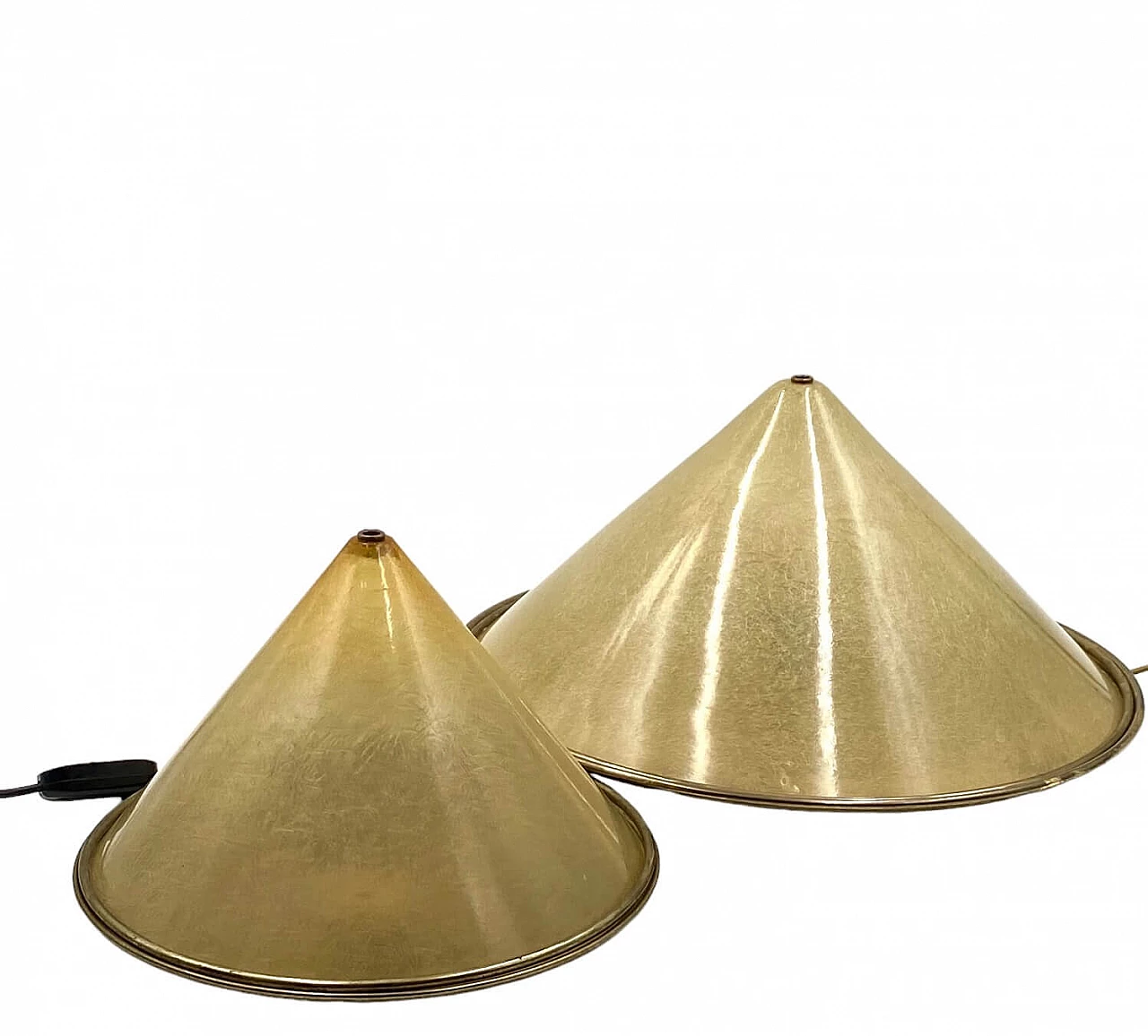 Pair of conic shaped fiberglass and brass table lamps, 1970s 7