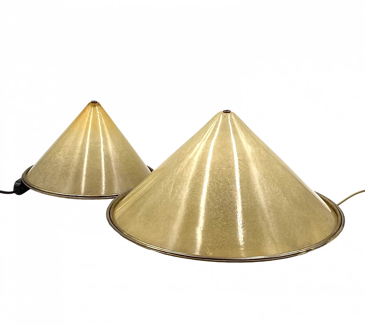 Coppia di lampade da tavolo di forma conica in vetroresina e ottone, anni '70 12