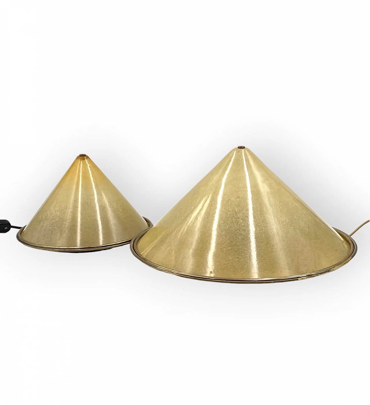 Pair of conic shaped fiberglass and brass table lamps, 1970s 13