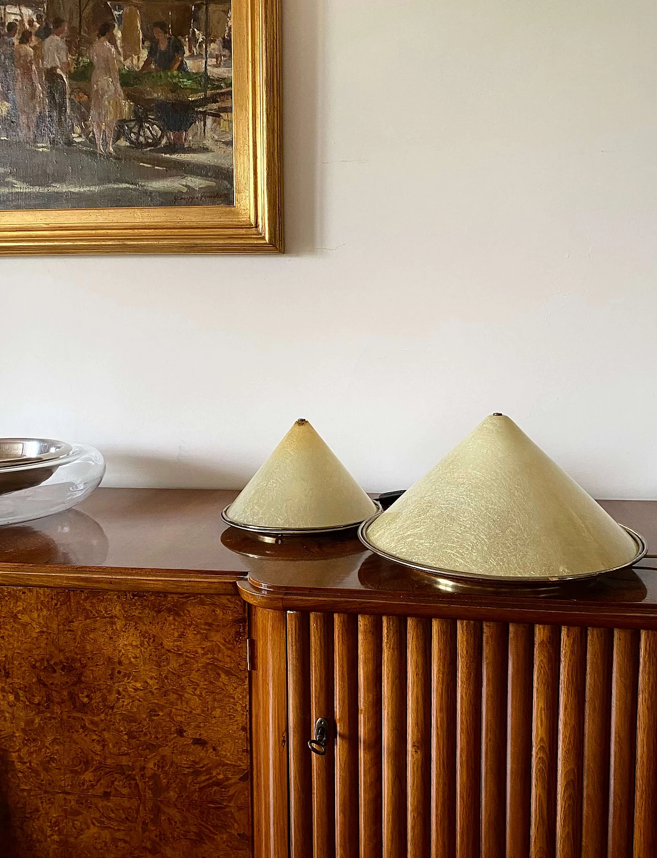 Coppia di lampade da tavolo di forma conica in vetroresina e ottone, anni '70 24