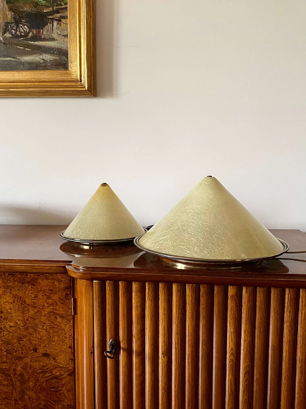 Pair of conic shaped fiberglass and brass table lamps, 1970s 25
