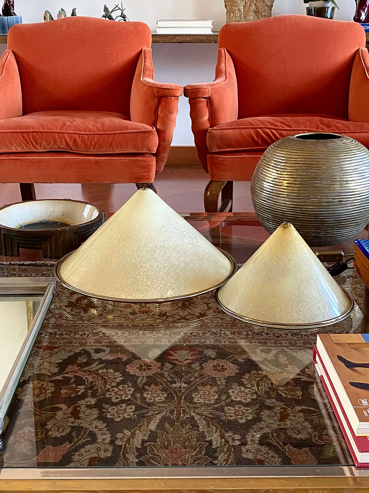 Pair of conic shaped fiberglass and brass table lamps, 1970s 29