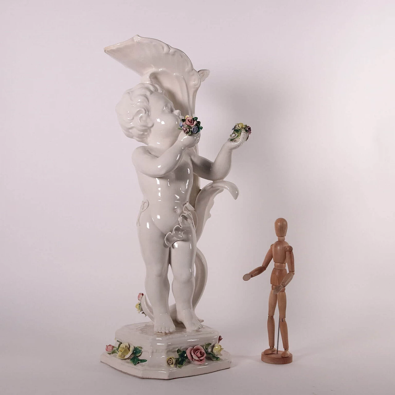 Vaso con scultura di putto in ceramica di Nove-Bassano, del '900 2