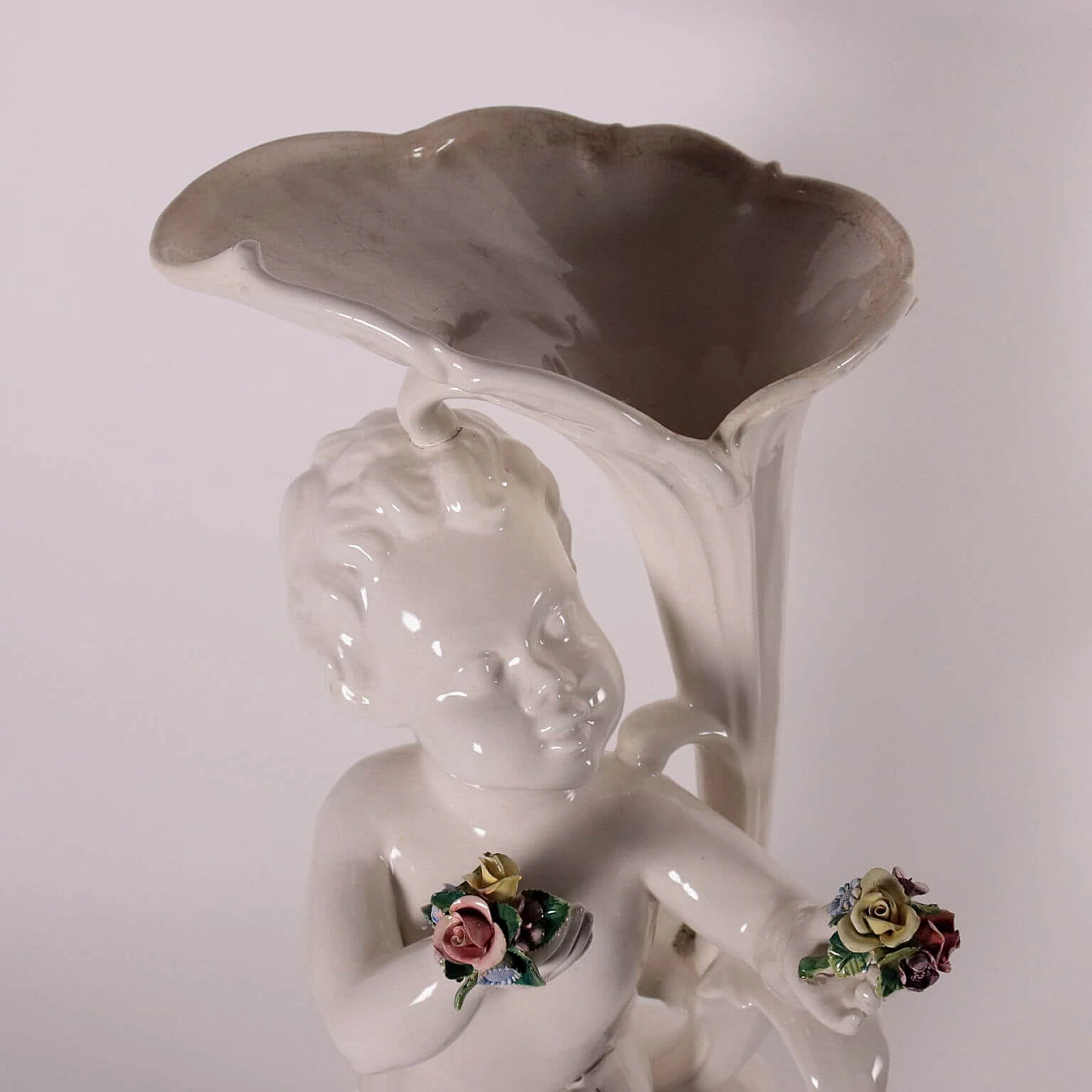 Vaso con scultura di putto in ceramica di Nove-Bassano, del '900 4