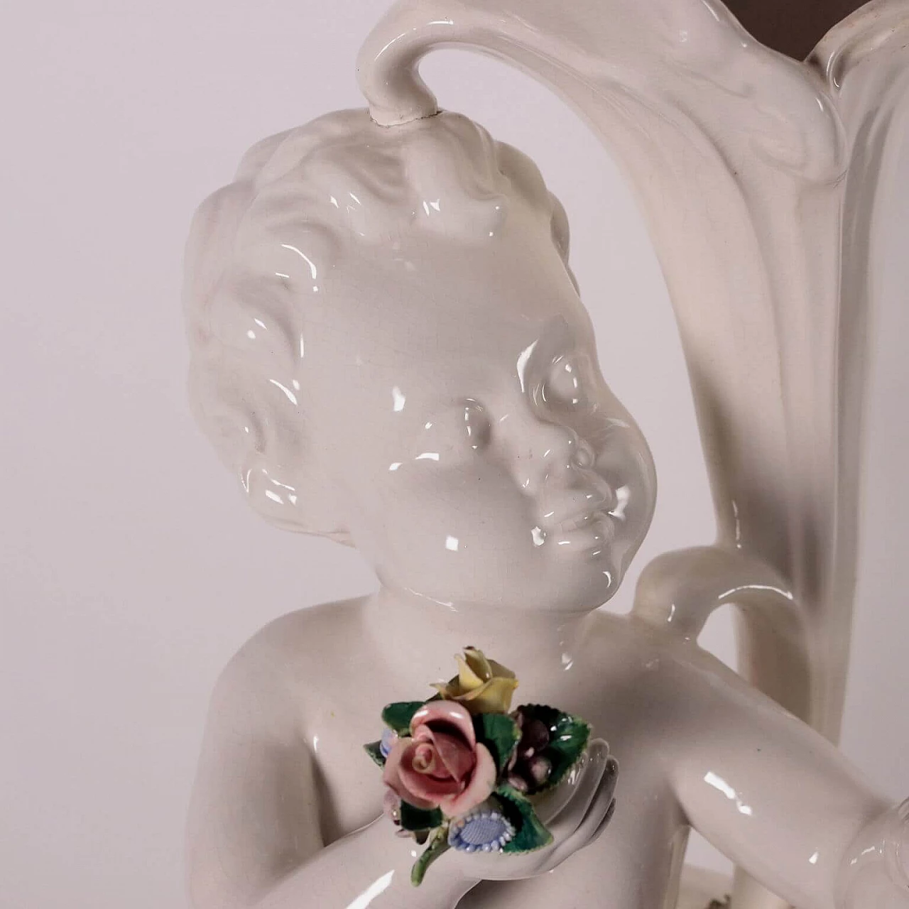 Vaso con scultura di putto in ceramica di Nove-Bassano, del '900 5