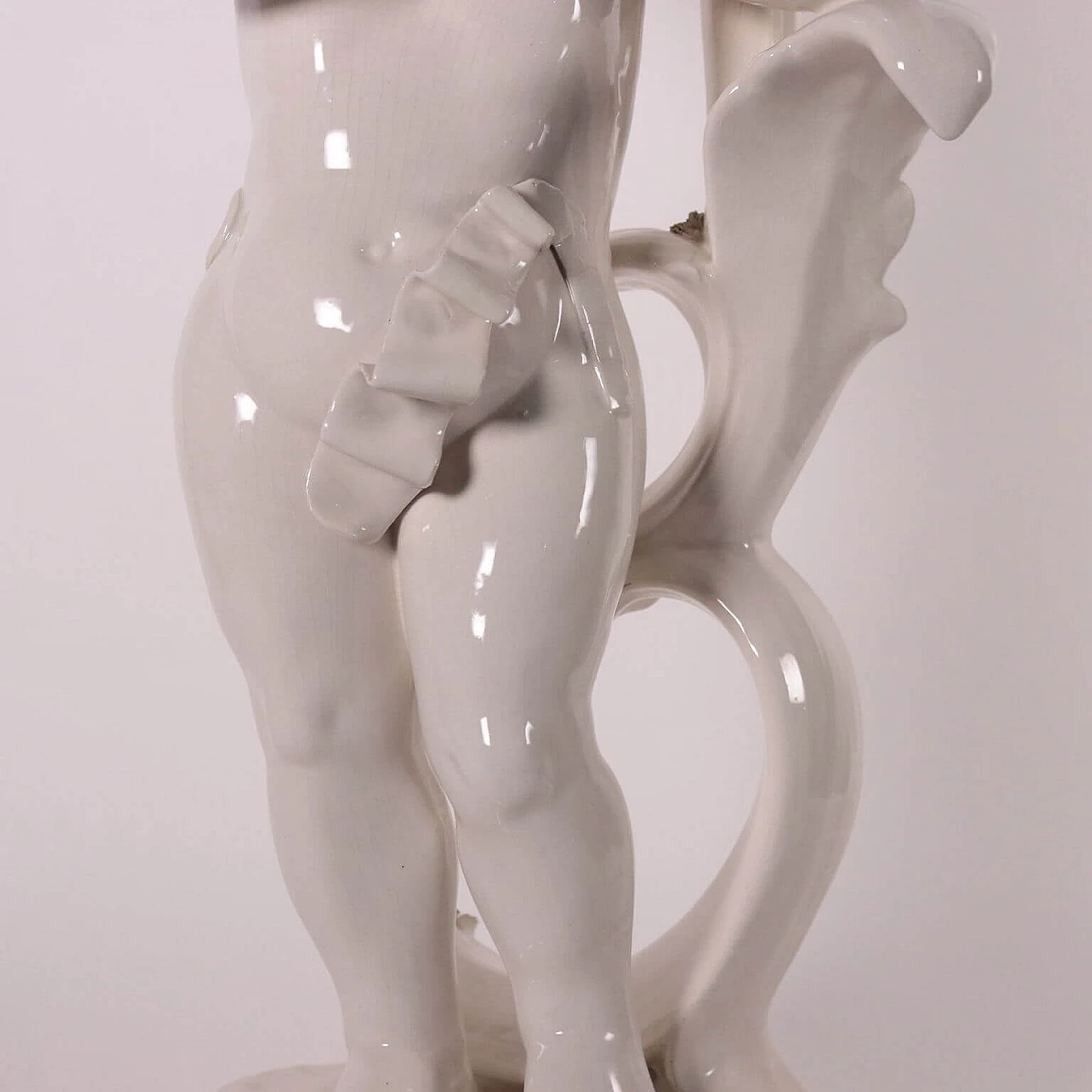 Vaso con scultura di putto in ceramica di Nove-Bassano, del '900 7