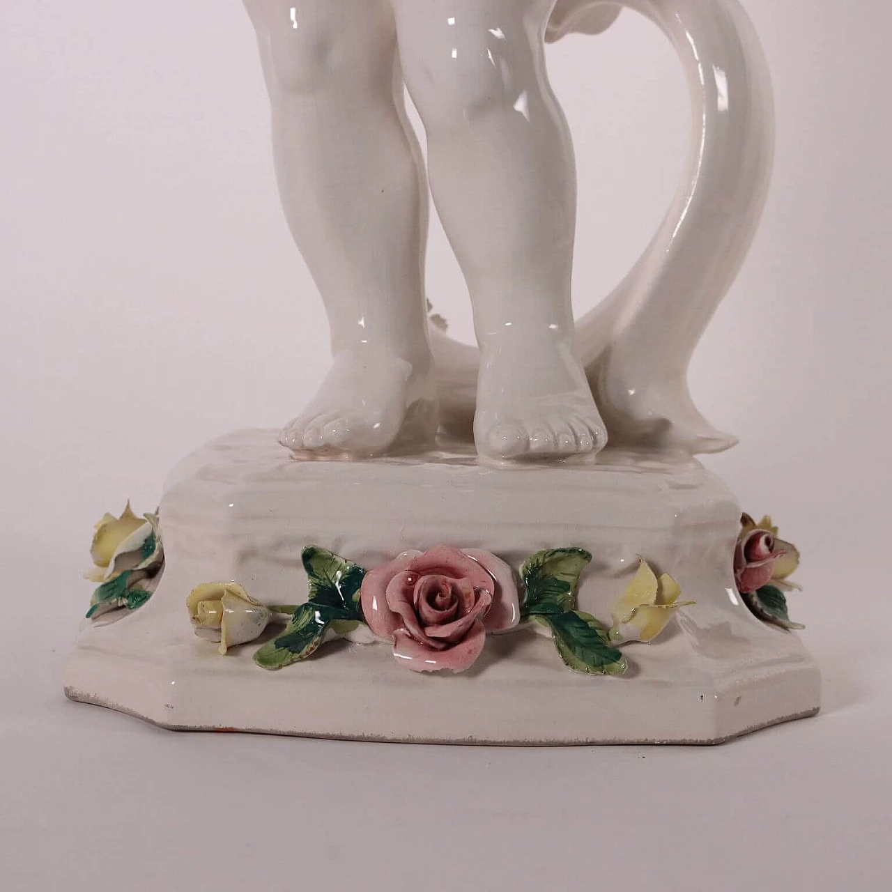 Vaso con scultura di putto in ceramica di Nove-Bassano, del '900 8
