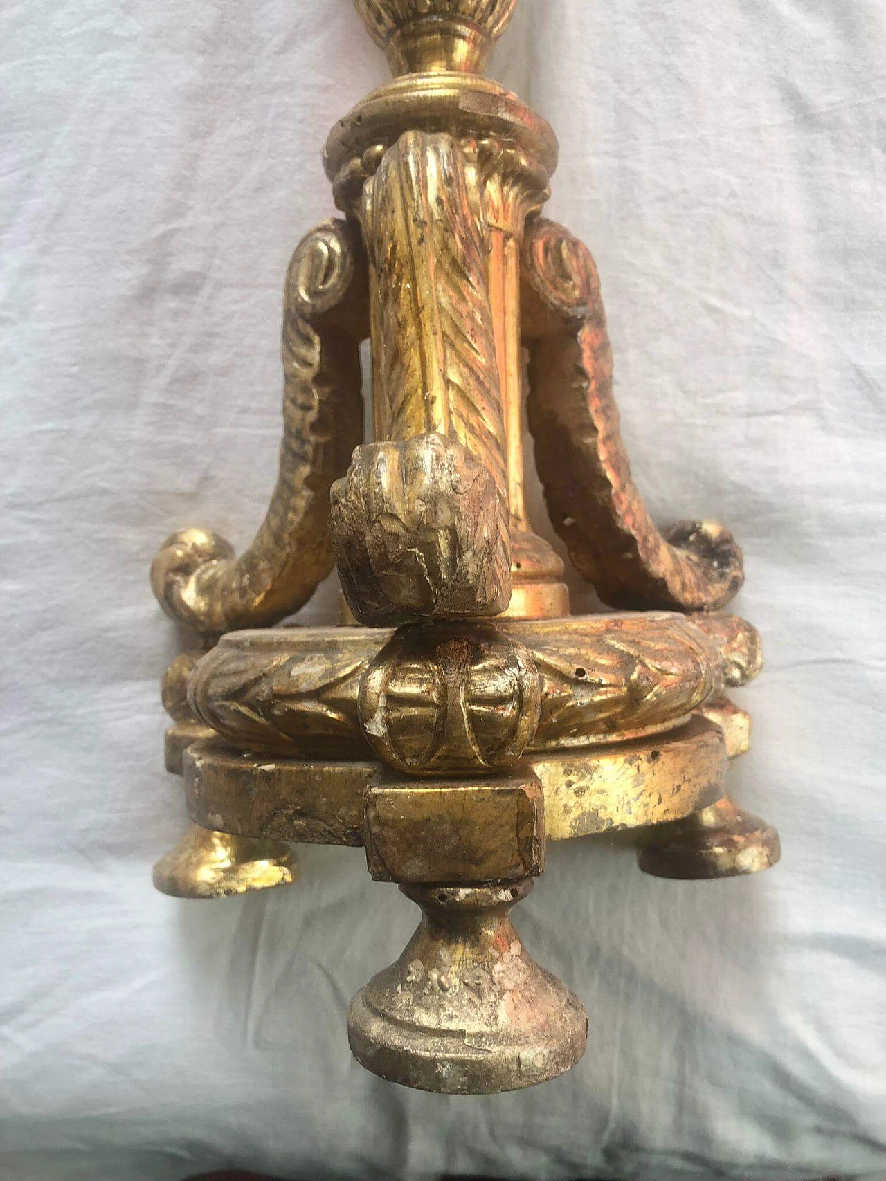 Carved and gilded wood candle holder, early 18th century 4