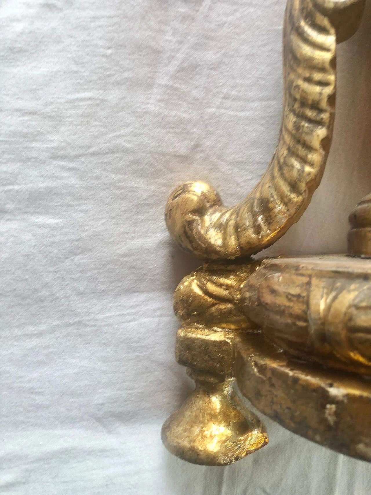 Carved and gilded wood candle holder, early 18th century 5