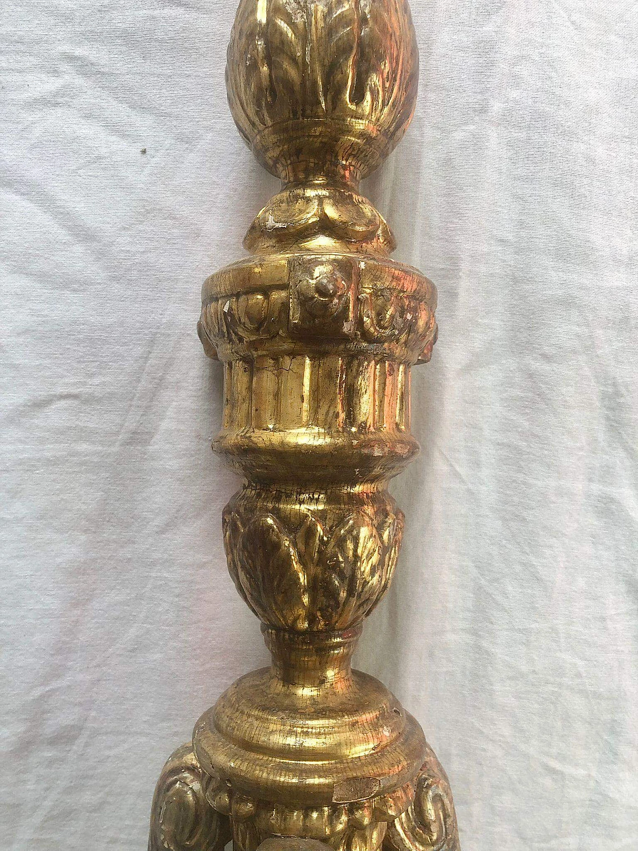 Carved and gilded wood candle holder, early 18th century 10