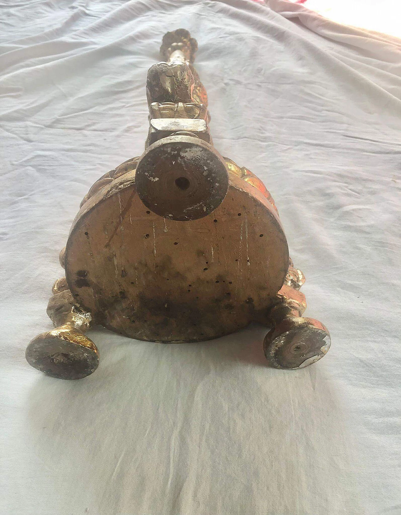 Carved and gilded wood candle holder, early 18th century 12