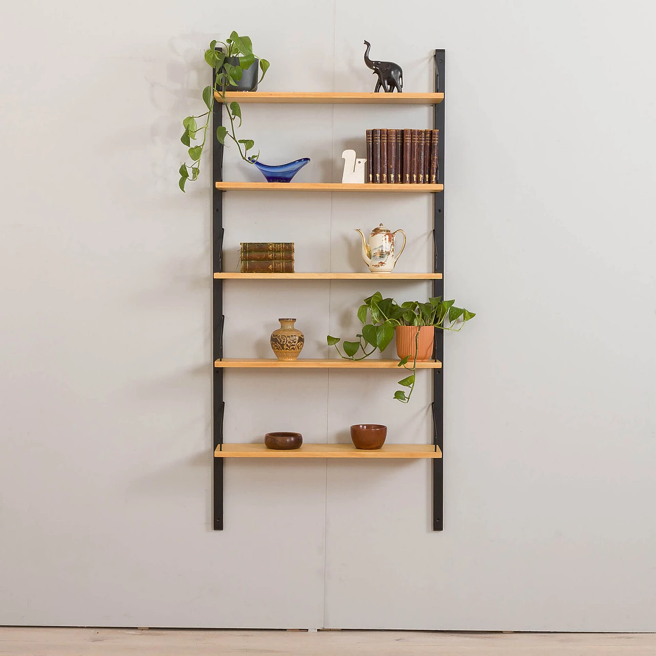 Birch hanging bookcase in the style of Poul Cadovius, 1960s 1