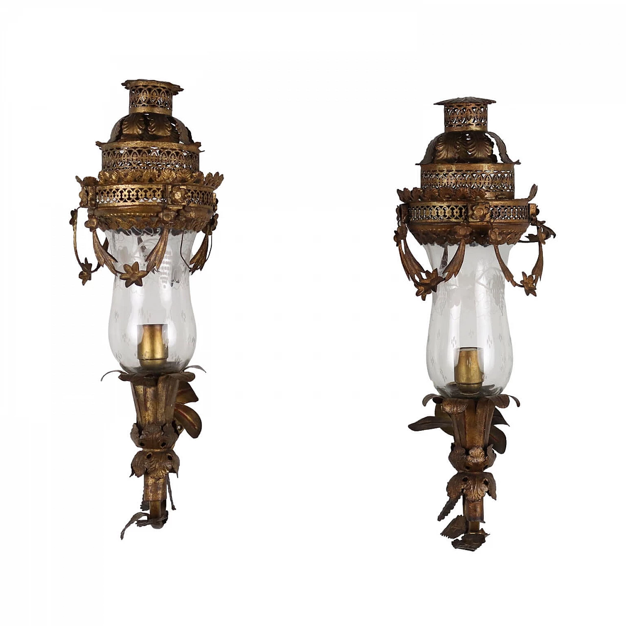 Pair of gilded sheet metal wall sconces with plant motifs, early 1900s 1