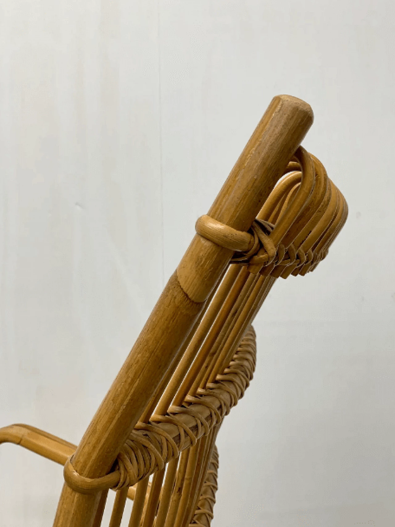 Poltrona in rattan con schienale alto, anni '60 2