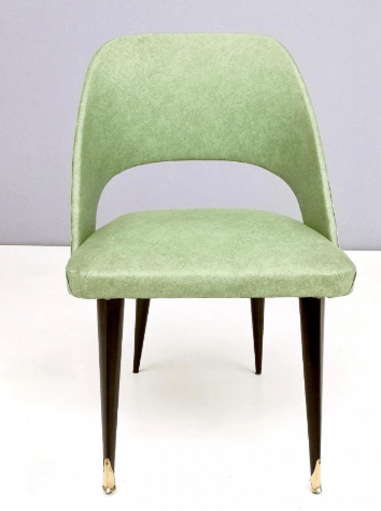 Coppia di sedie in legno ebanizzato e skai verde, anni '50 7