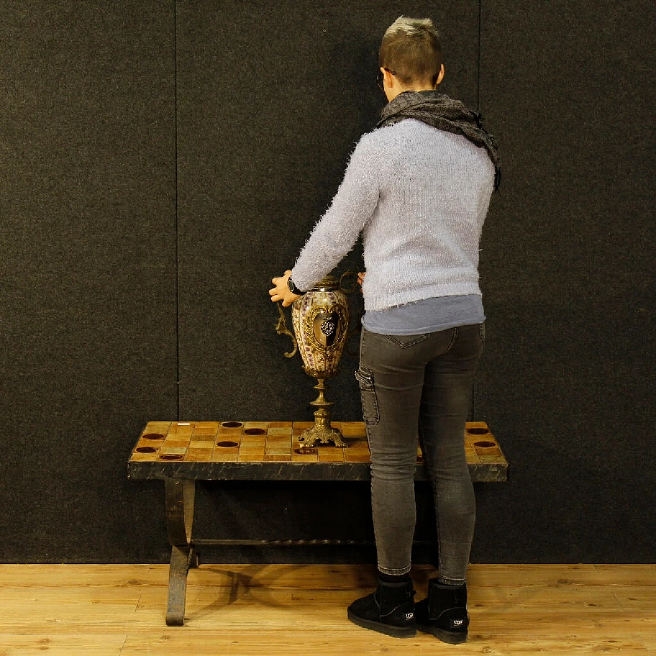 Tavolino in metallo con piano in vetro e ceramica 2