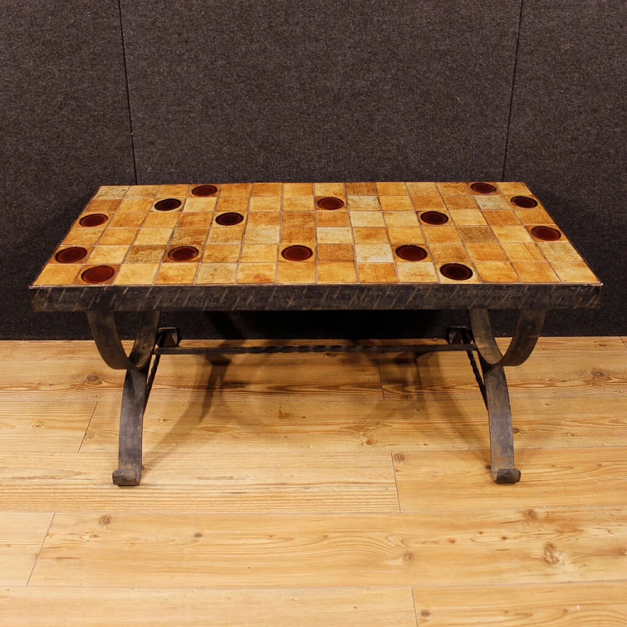 Tavolino in metallo con piano in vetro e ceramica 4