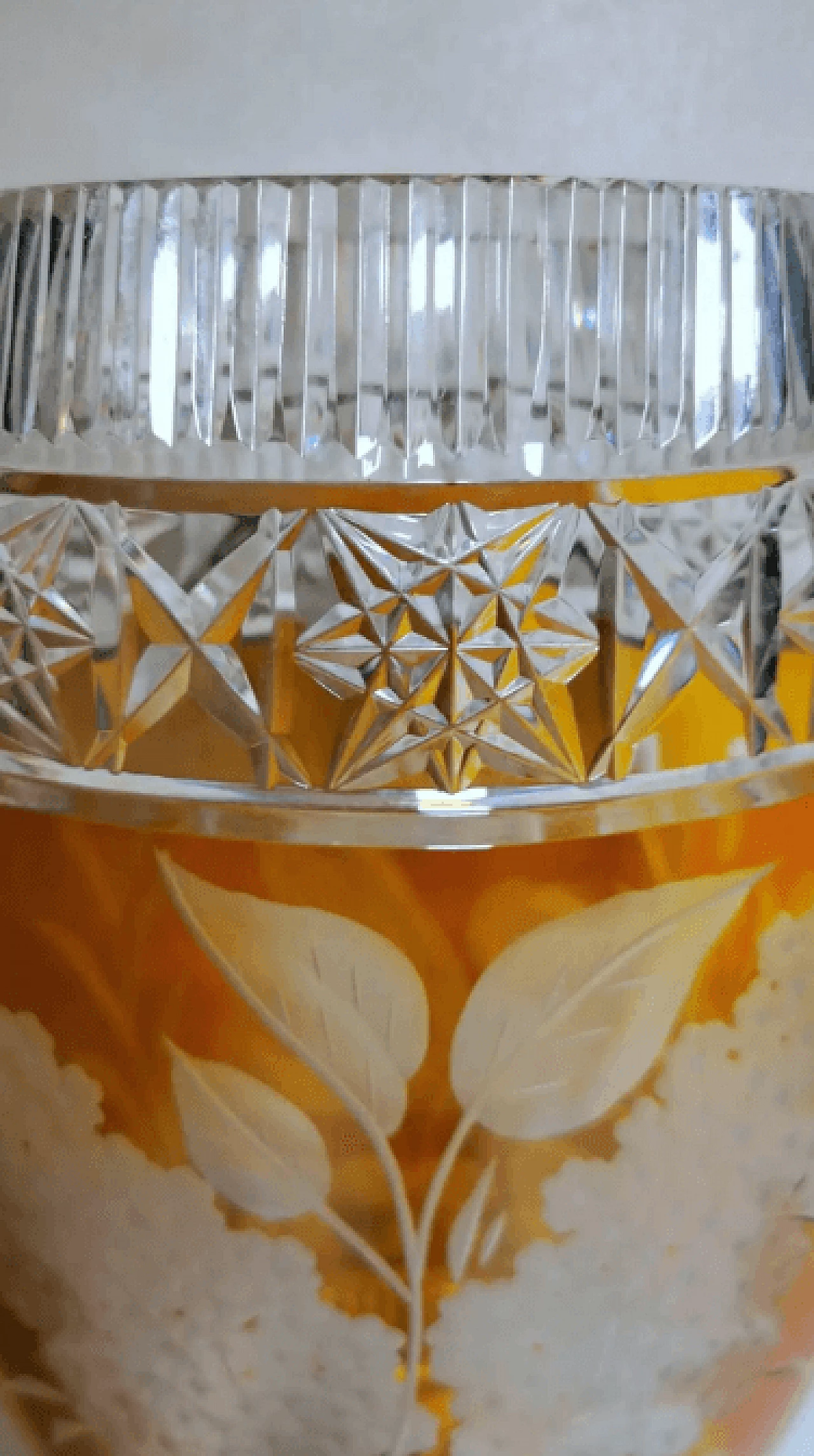 Vaso di cristallo francese, colorato e con fondo in pietra, anni '50 8