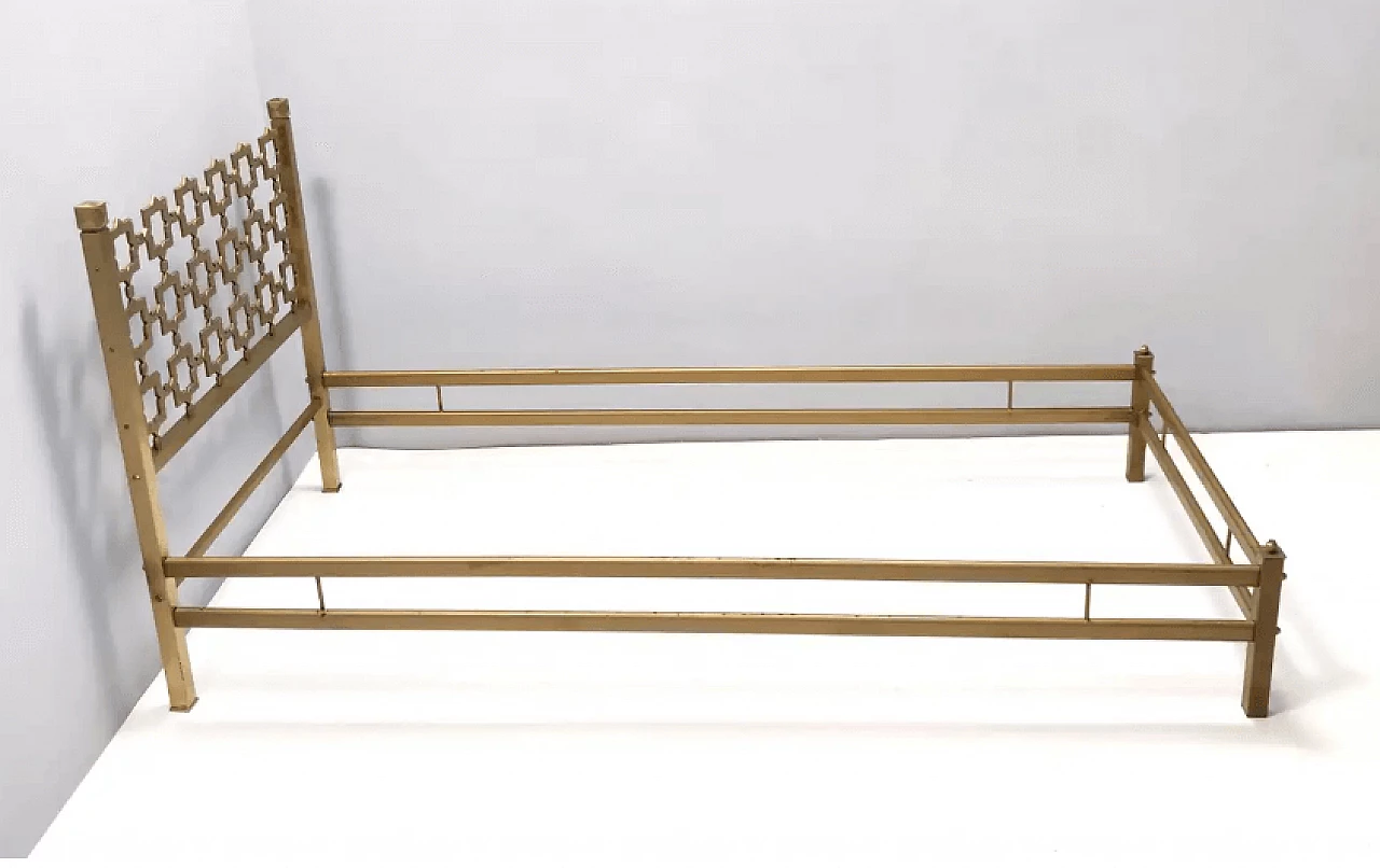 Sculptural brass single bed by Luciano Frigerio, 1970s 2