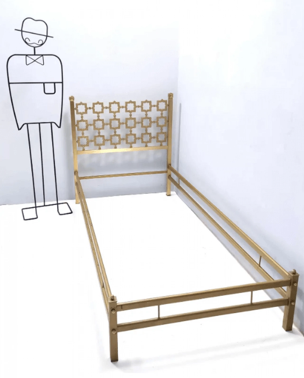 Sculptural brass single bed by Luciano Frigerio, 1970s 3