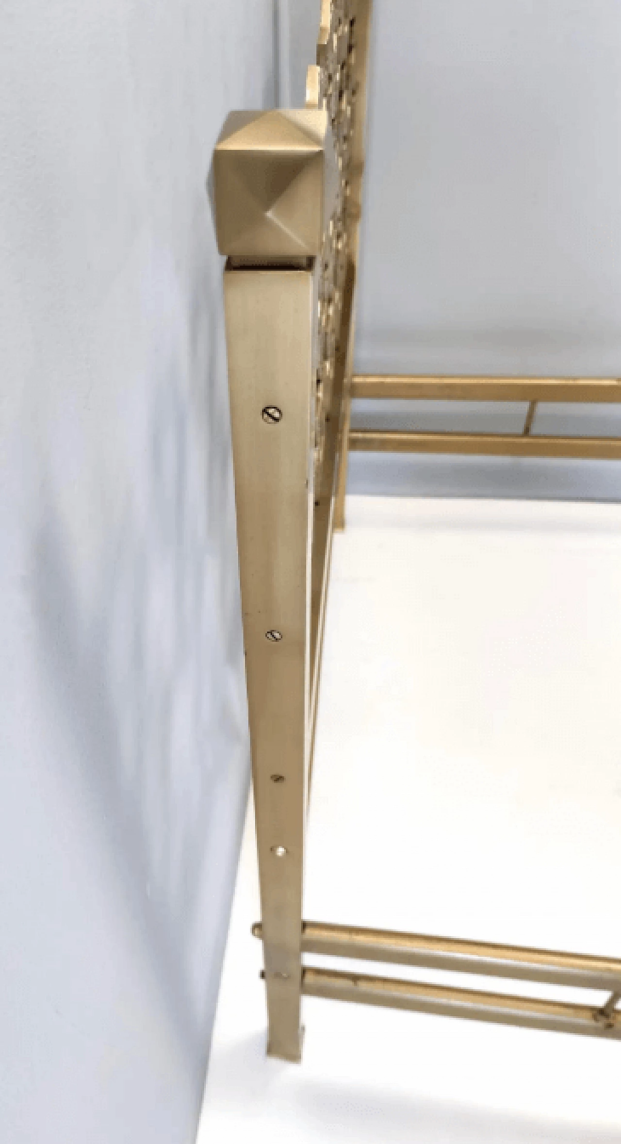 Sculptural brass single bed by Luciano Frigerio, 1970s 5