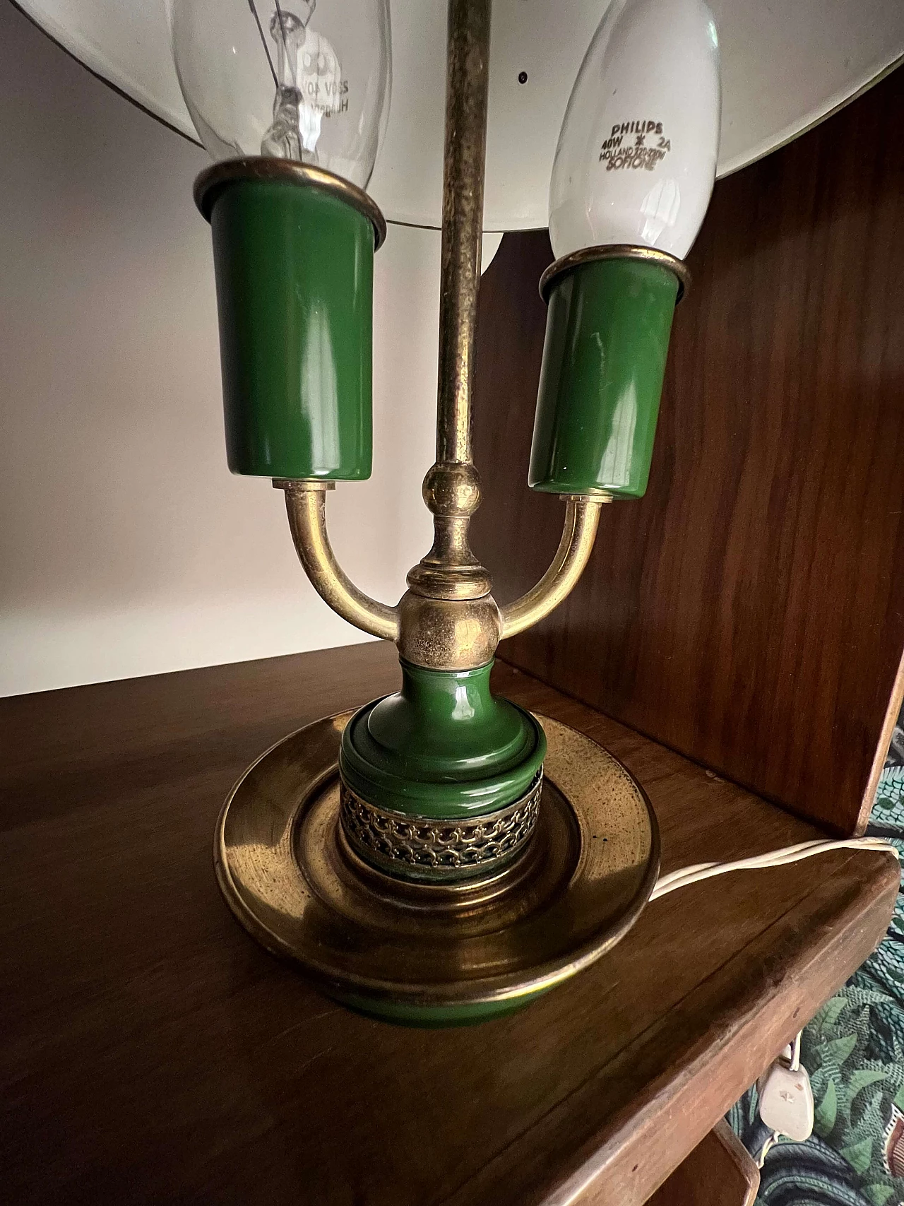 Lampada da tavolo in metallo smaltato verde e ottone, inizio '900 4