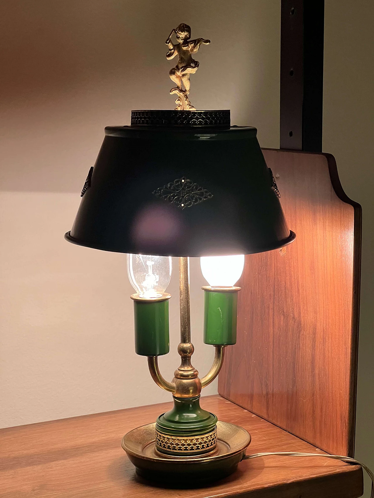 Lampada da tavolo in metallo smaltato verde e ottone, inizio '900 6