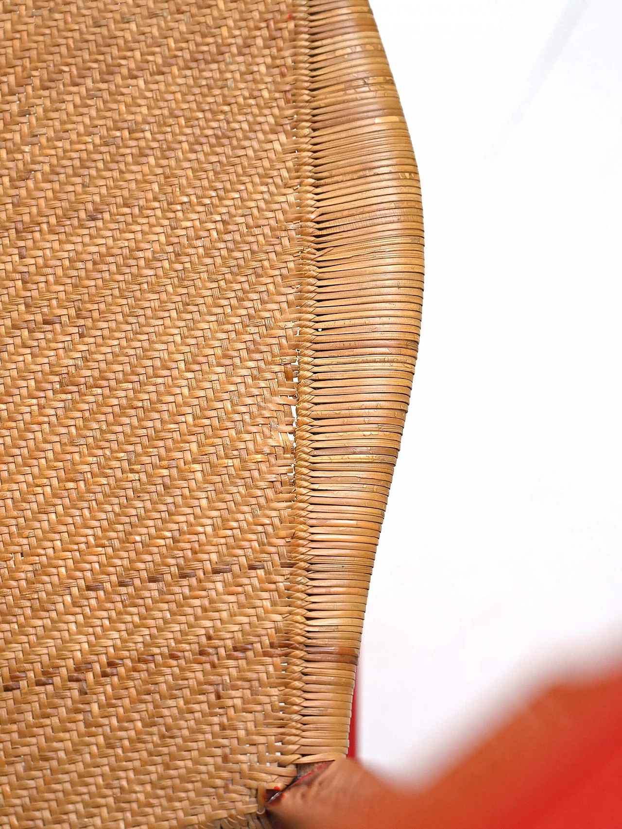 6 Chairs in red lacquered wood and Vienna straw, 1960s 7