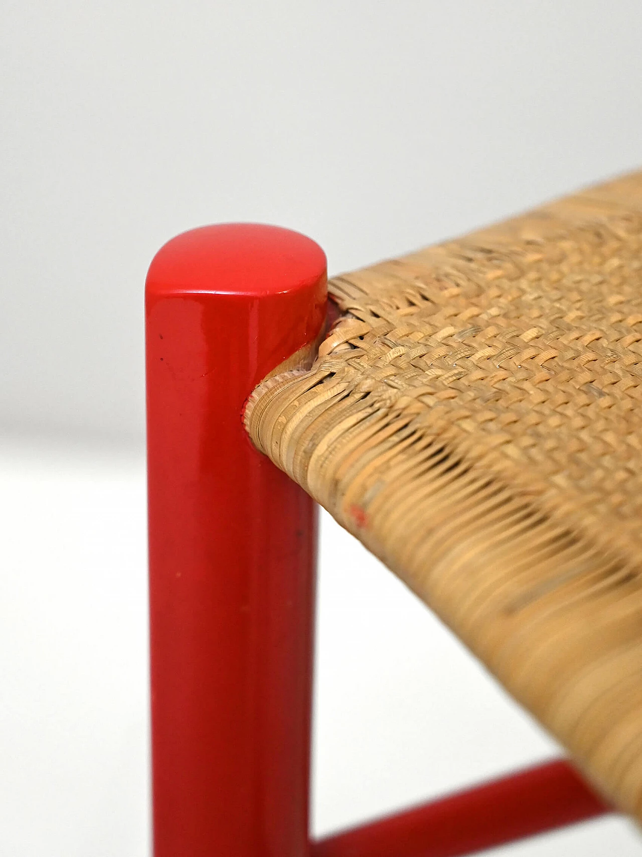 6 Chairs in red lacquered wood and Vienna straw, 1960s 12