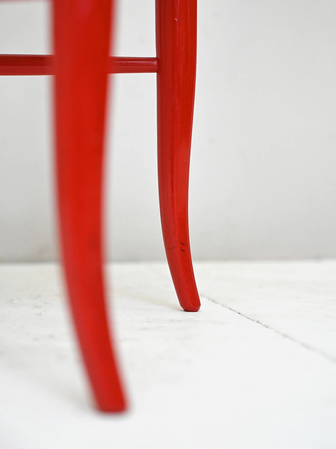 6 Chairs in red lacquered wood and Vienna straw, 1960s 16
