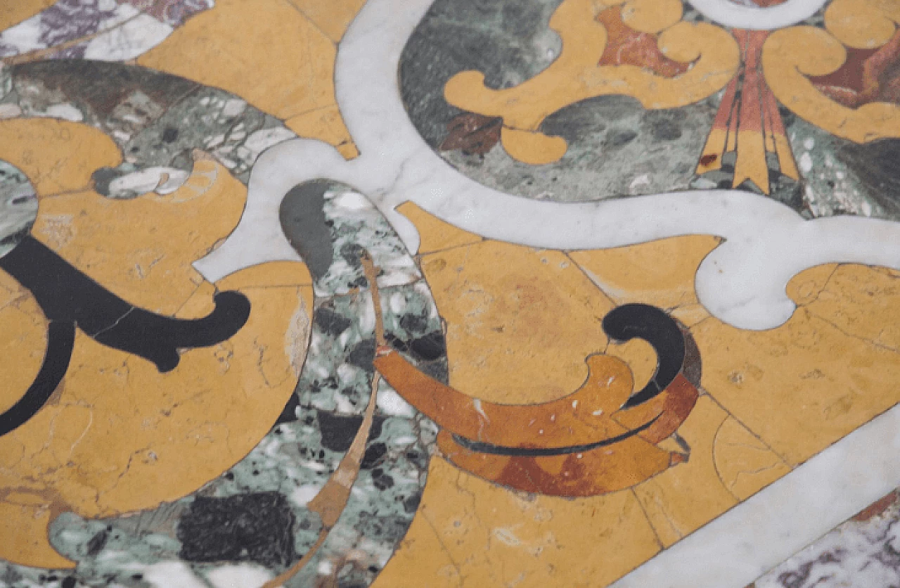 Tavolino in ottone e marmo policromo, anni '50 5