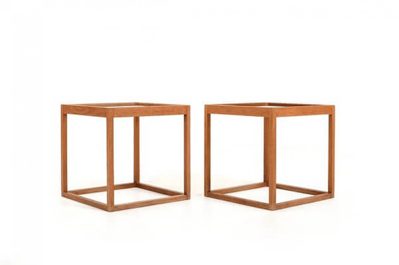 Coppia di tavolini cubici in rovere e vetro di Kurt Østervig per KP Møbler, anni '60 4
