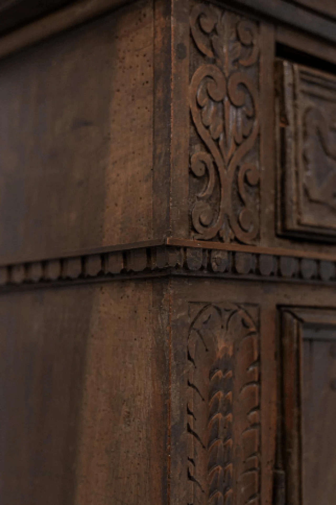 Walnut side table with carvings, early 19th century 4