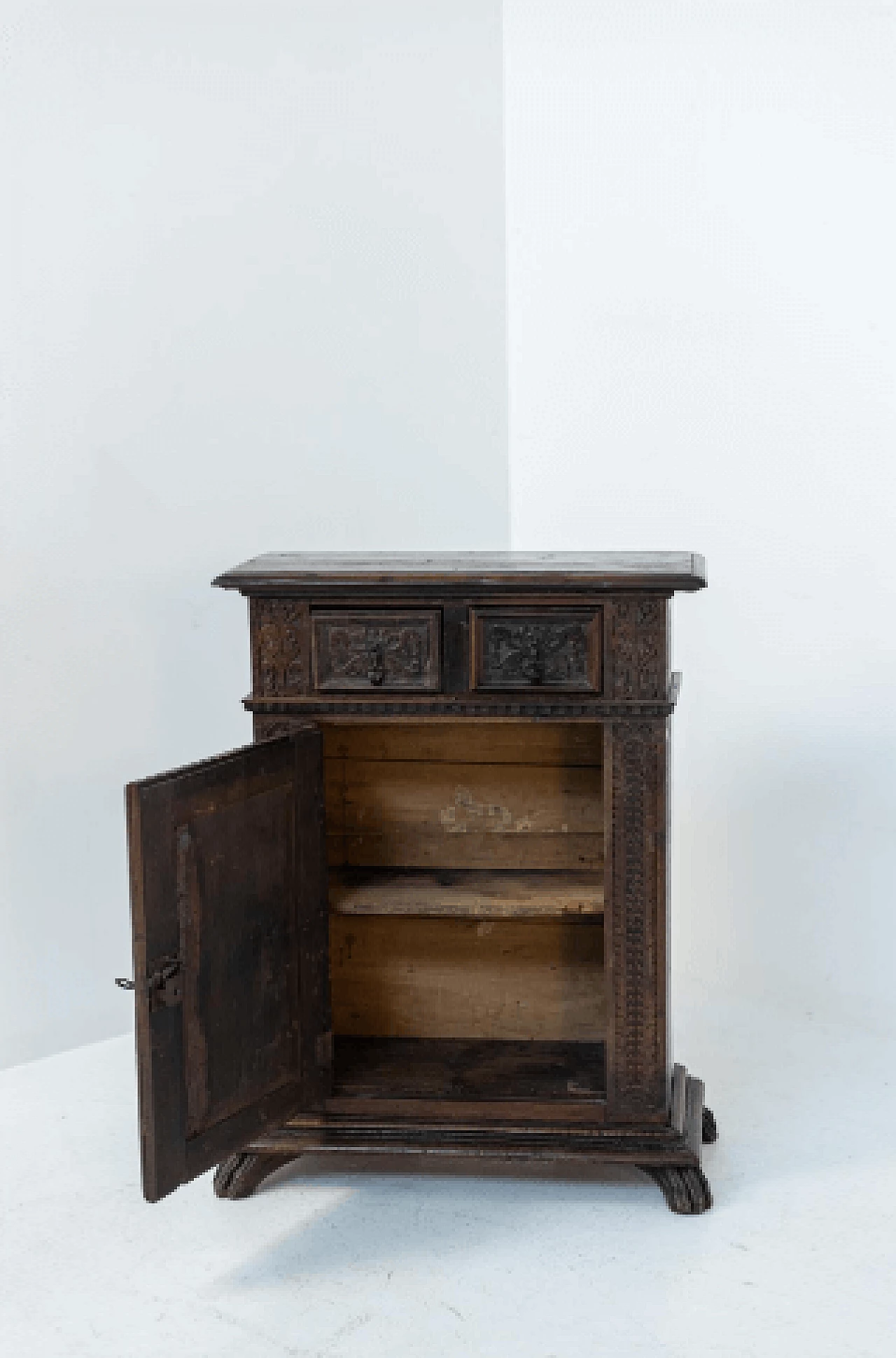 Walnut side table with carvings, early 19th century 6