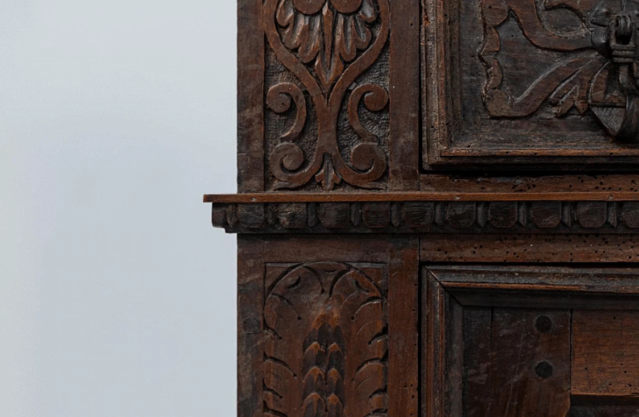 Walnut side table with carvings, early 19th century 8