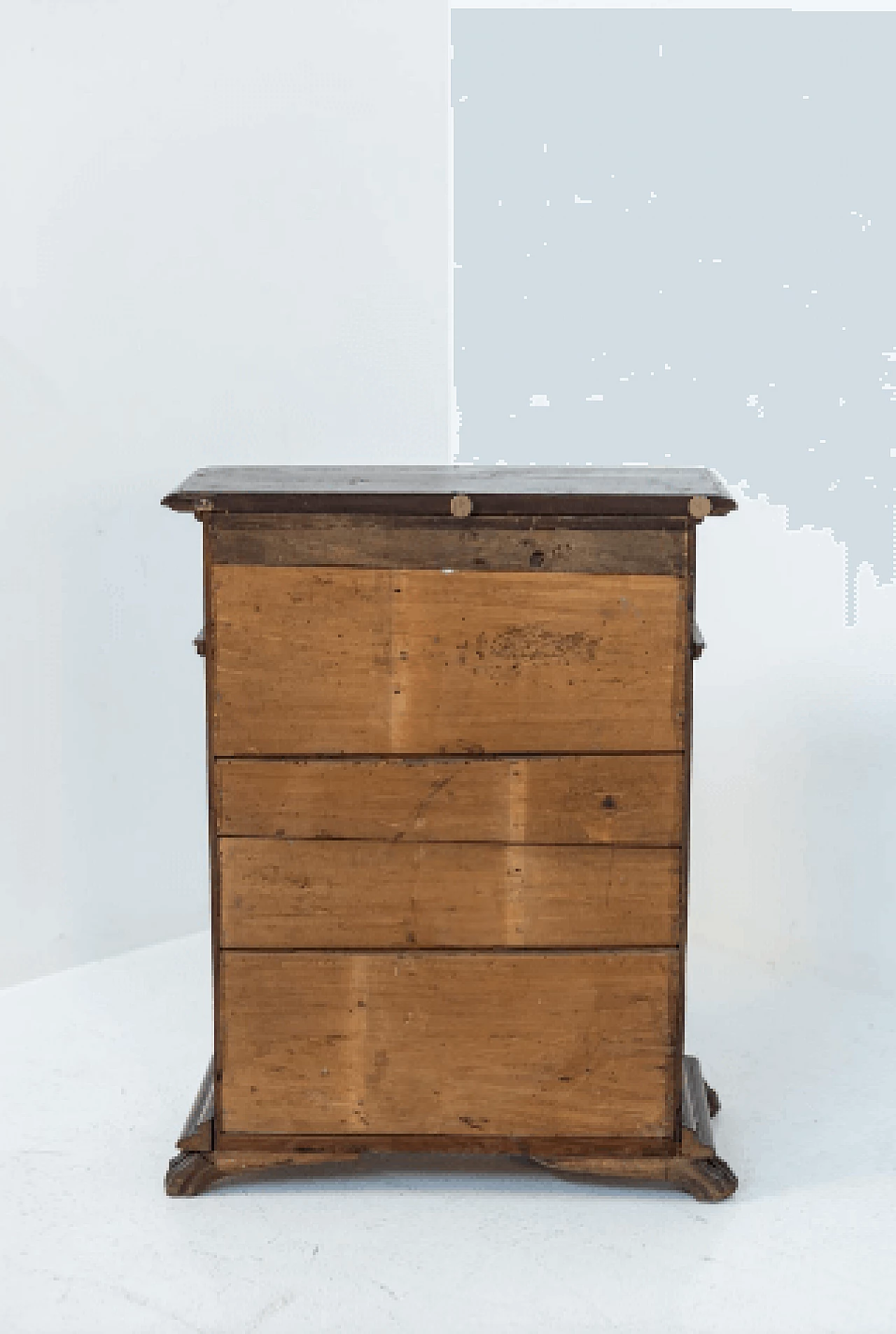Walnut side table with carvings, early 19th century 11