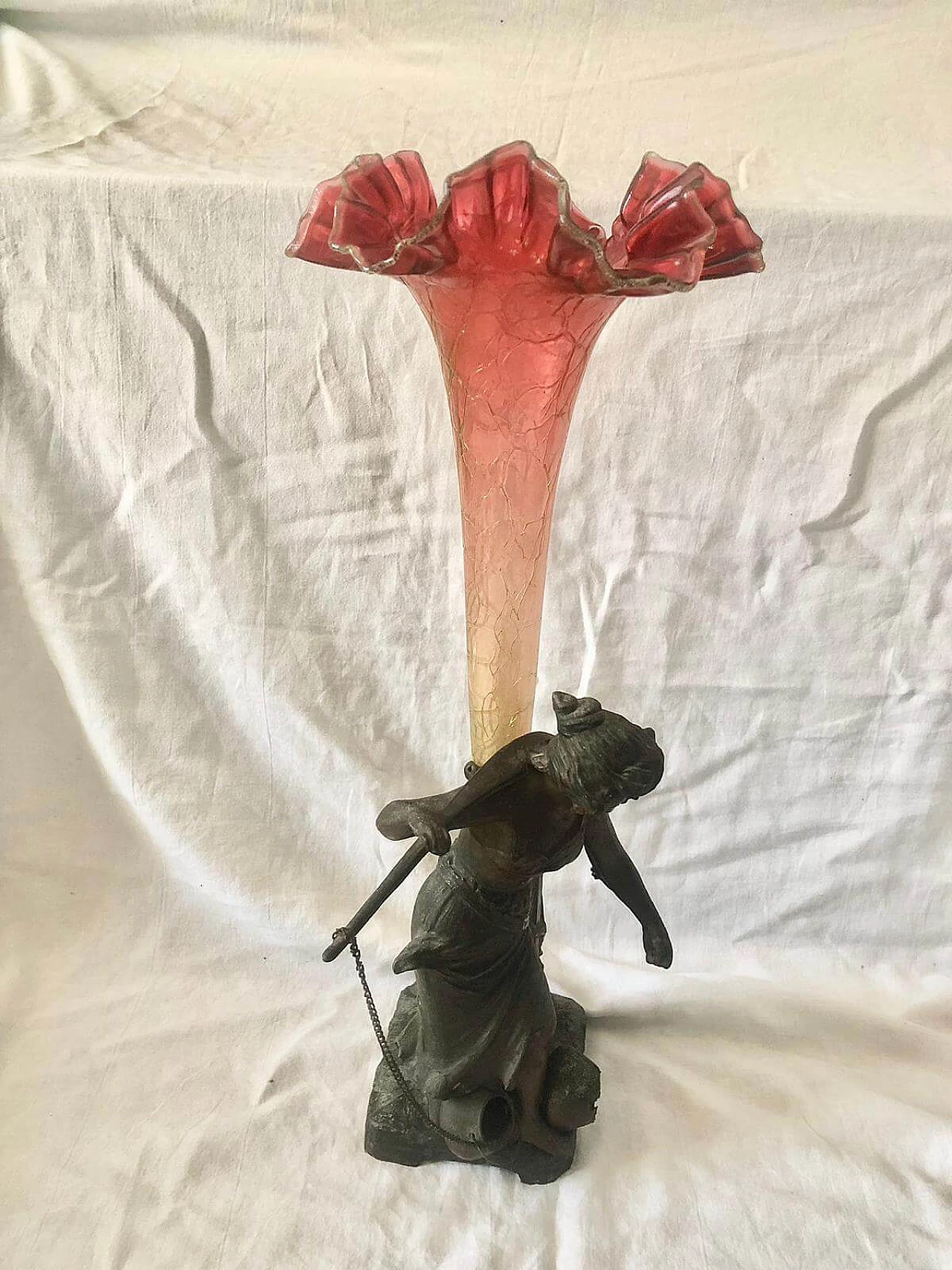 Centrotavola con vaso in vetro e scultura in metallo, inizio '900 2