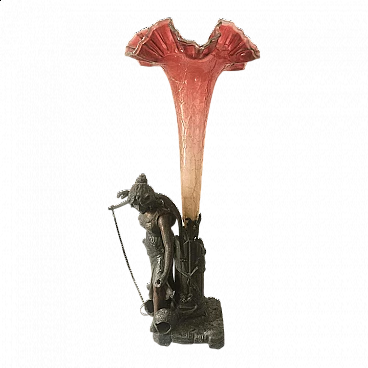 Centrotavola con vaso in vetro e scultura in metallo, inizio '900