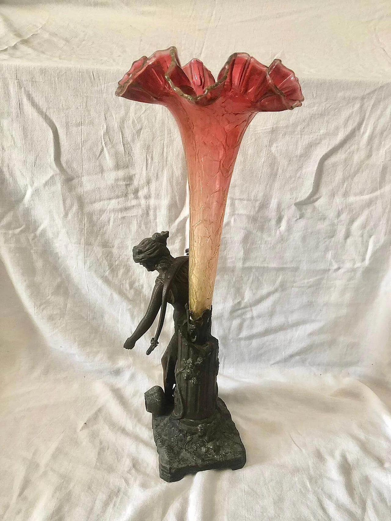 Centrotavola con vaso in vetro e scultura in metallo, inizio '900 5